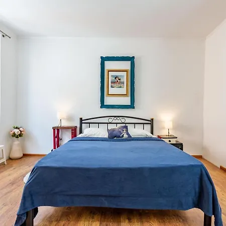 Luce Mala One Bedroom